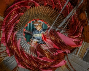 Người nữ thợ điện